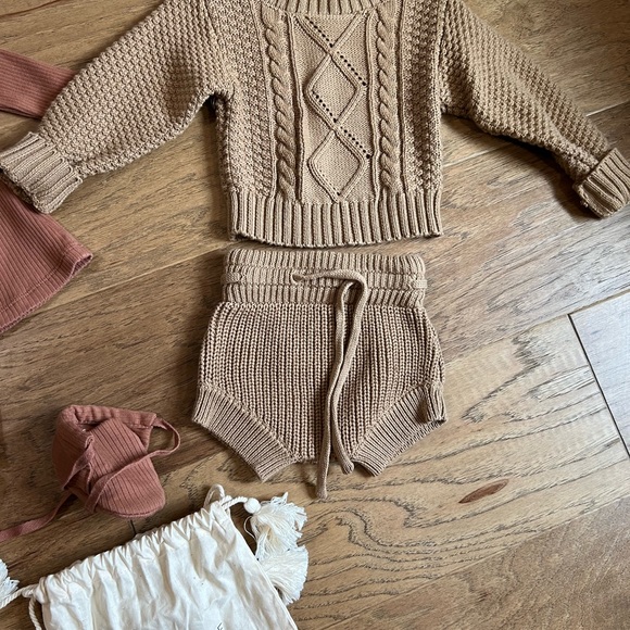 Girl’s Quincy Mae set w/ booties & Meebie Baby set. 3 Mos. Excellent condition - Picture 2 of 3